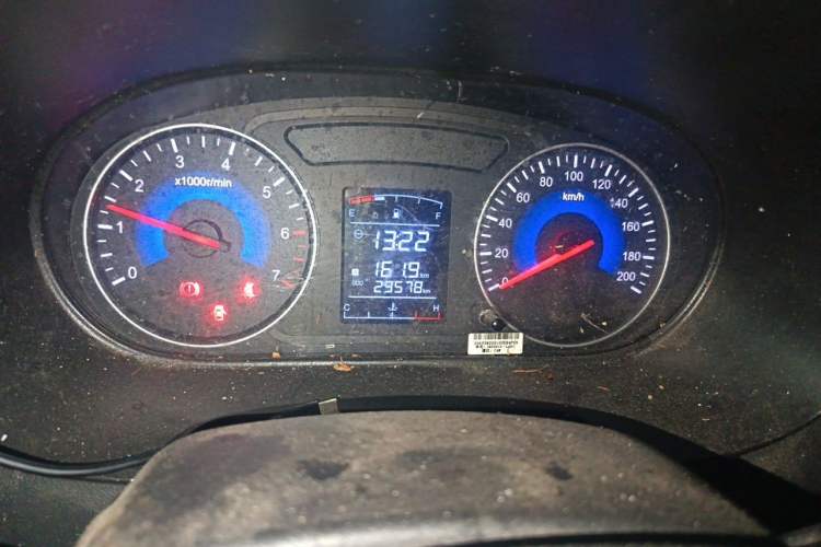 Used Dongfeng Fengon 380 2022 1.5L Comfort-Class Passenger Vehicle (Steel Spring) with 5 Seats Odometer Close Up