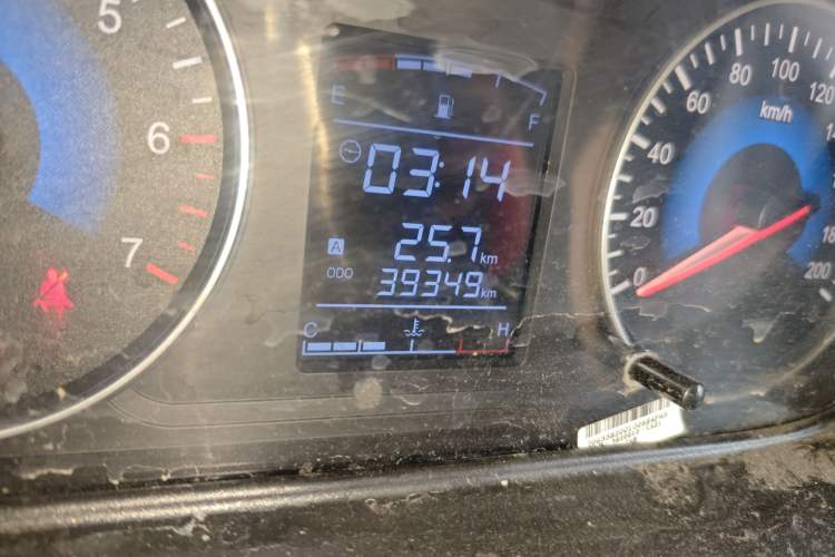 Used Dongfeng Fengon 380 2022 1.5L Comfort-Class Passenger Vehicle (Steel Spring) with 5 Seats Odometer Close Up