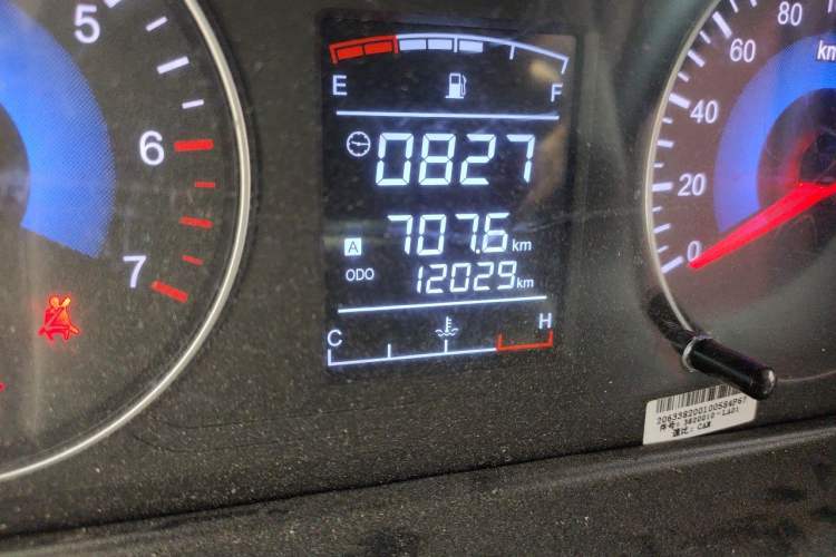 Used Dongfeng Fengon 380 2022 1.5L Comfort-Class Passenger Vehicle (Steel Spring) with 7 Seats Odometer Close Up