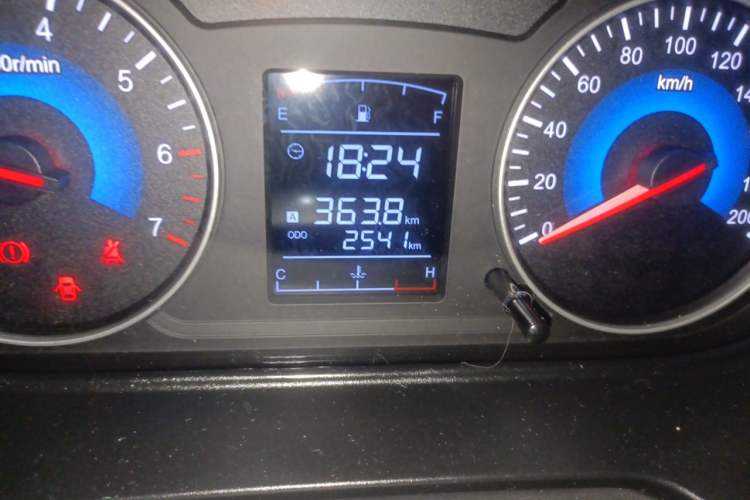 Used Dongfeng Fengon 380 2022 1.5L Comfort-Class Passenger Vehicle (Spiral Spring) – 7 Seats Odometer Close Up