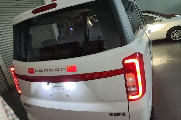 Used Dongfeng Fengon 380 2022 1.5L Comfort-Class Passenger Vehicle (Steel Spring) with 7 Seats Rear