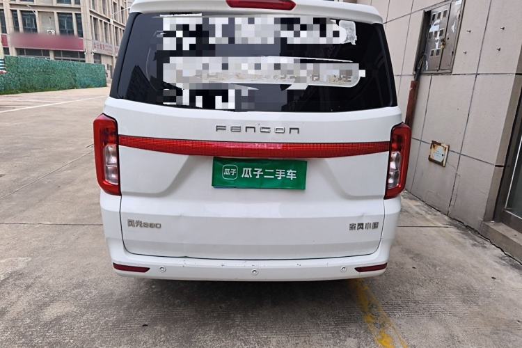 Used Dongfeng Fengon 380 2022 1.5L Comfort-Class Passenger Vehicle (Steel Spring) with 5 Seats Rear