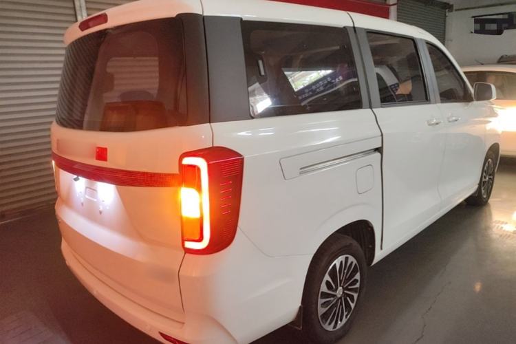 Used Dongfeng Fengon 380 2022 1.5L Comfort-Class Passenger Vehicle (Steel Spring) with 7 Seats Rear Right 45 Deg