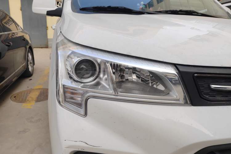 Used Dongfeng Fengon 380 2022 1.5L Standard Van 2 Seats Right Front Headlight