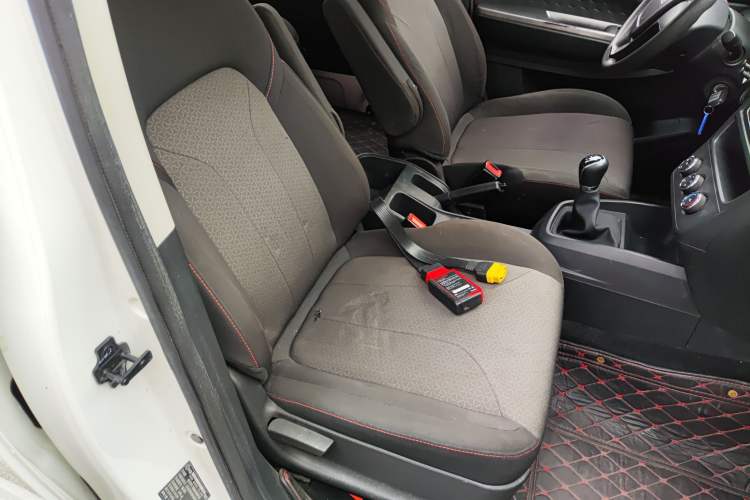 Used Dongfeng Fengon 380 2022 1.5L Comfort-Class Passenger Vehicle (Steel Spring) with 7 Seats Right Front Seat