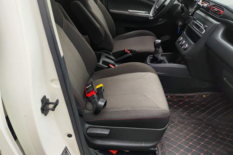 Used Dongfeng Fengon 380 2022 1.5L Comfort-Class Passenger Vehicle (Steel Spring) with 7 Seats Right Front Seat