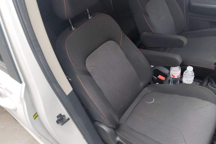 Used Dongfeng Fengon 380 2022 1.5L Standard Edition 7-Seater Passenger Vehicle Right Front Seat