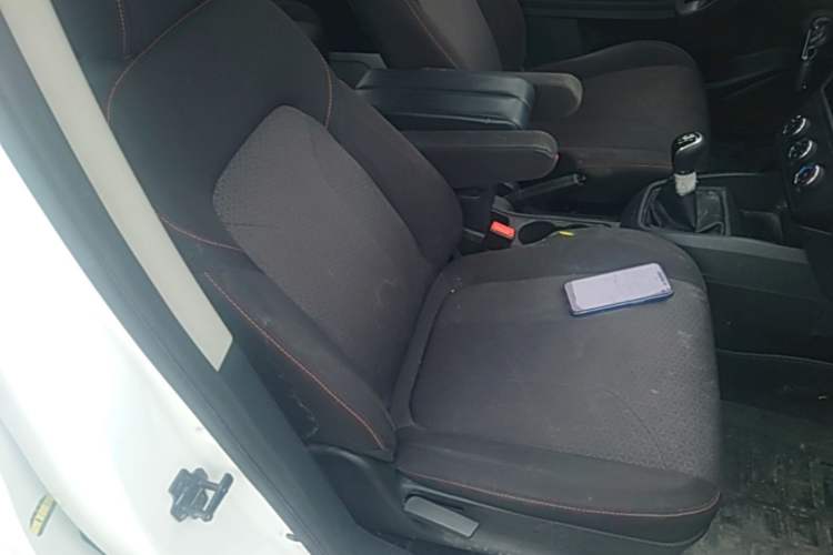Used Dongfeng Fengon 380 2022 1.5L Standard Edition 7-Seater Passenger Vehicle Right Front Seat