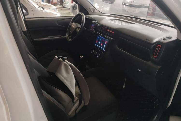 Used Dongfeng Fengon 380 2022 1.5L Standard Edition 7-Seater Passenger Vehicle Right Front Seat