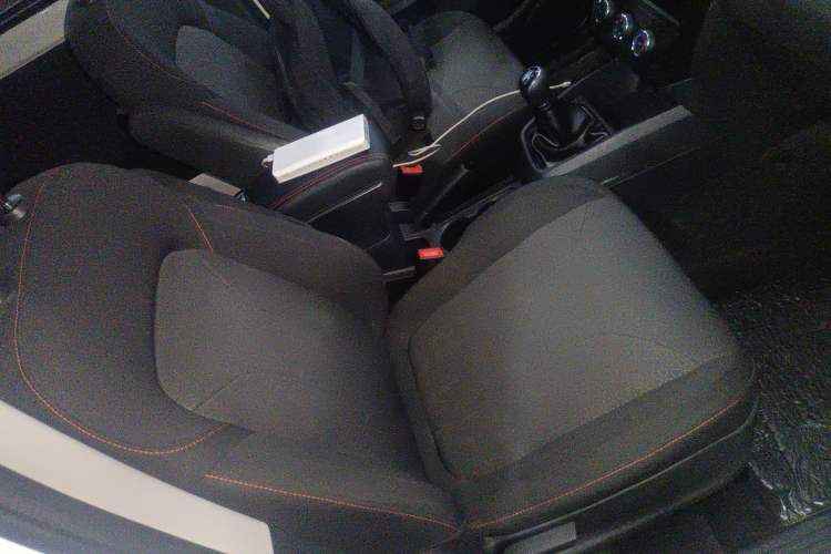 Used Dongfeng Fengon 380 2022 1.5L Comfort-Class Passenger Vehicle (Steel Spring) with 7 Seats Right Front Seat