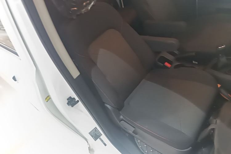 Used Dongfeng Fengon 380 2022 1.5L Luxury Edition Passenger Vehicle 5 Seats Right Front Seat