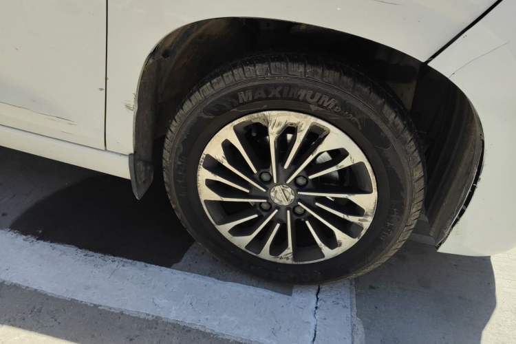 Used Dongfeng Fengon 380 2022 1.5L Comfort-Class Passenger Vehicle (Spiral Spring) – 5 Seats Right Front Wheel Hub