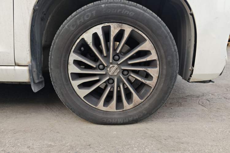 Used Dongfeng Fengon 380 2022 1.5L Comfort-Class Passenger Vehicle (Steel Spring) with 5 Seats Right Front Wheel Hub