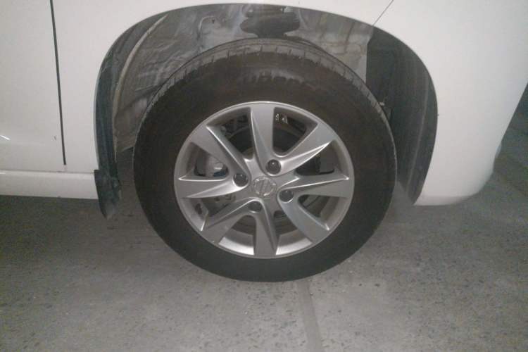 Used Dongfeng Fengon 380 2022 1.5L Comfort-Class Passenger Vehicle (Spiral Spring) – 7 Seats Right Front Wheel Hub