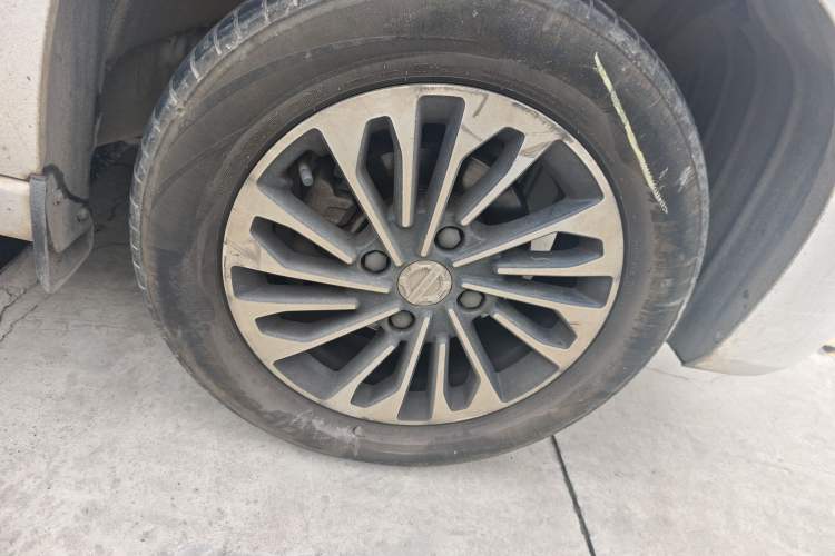 Used Dongfeng Fengon 380 2022 1.5L Comfort-Class Passenger Vehicle (Spiral Spring) – 7 Seats Right Front Wheel Hub