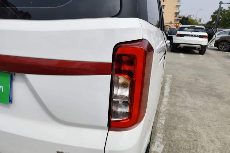 Used Dongfeng Fengon 380 2022 1.5L Standard Edition 7-Seater Passenger Vehicle Right Rear Taillight
