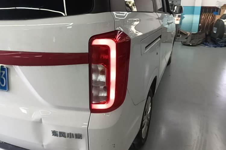 Used Dongfeng Fengon 380 2022 1.5L Standard Edition 7-Seater Passenger Vehicle Right Rear Taillight
