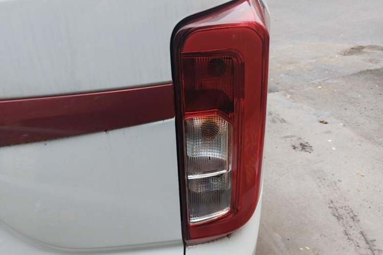 Used Dongfeng Fengon 380 2022 1.5L Standard Edition 7-Seater Passenger Vehicle Right Rear Taillight