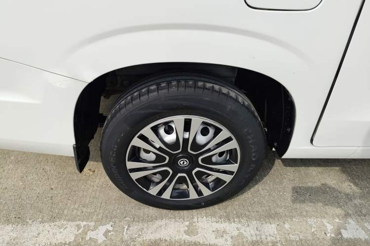 Used Dongfeng Fengon 380 2022 1.5L Standard Edition 7-Seater Passenger Vehicle Right Rear Wheel Hub