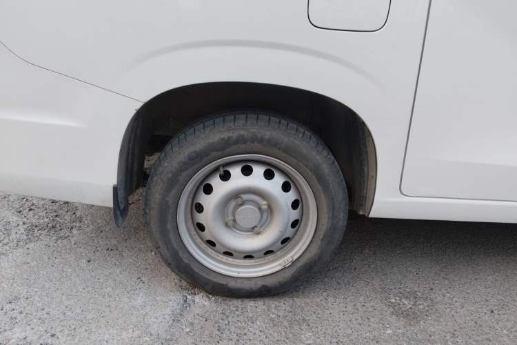 Used Dongfeng Fengon 380 2022 1.5L Standard Edition 7-Seater Passenger Vehicle Right Rear Wheel Hub