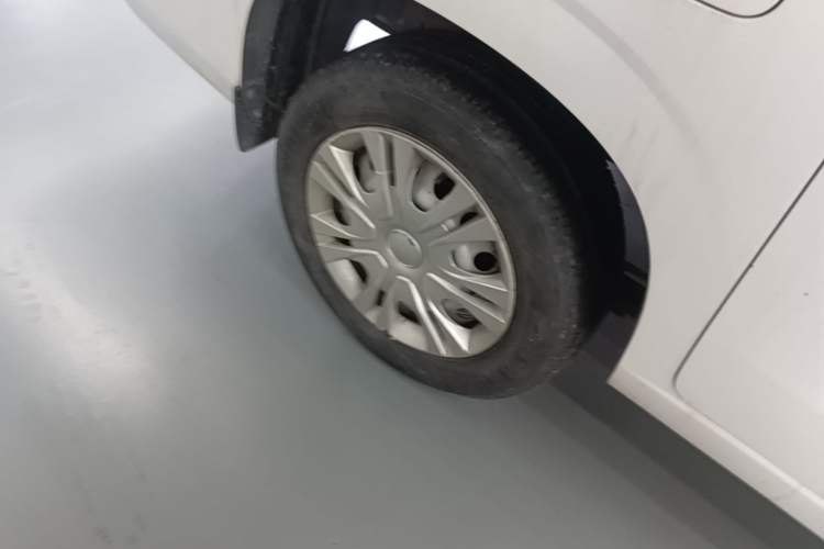 Used Dongfeng Fengon 380 2022 1.5L Standard Edition 7-Seater Passenger Vehicle Right Rear Wheel Hub