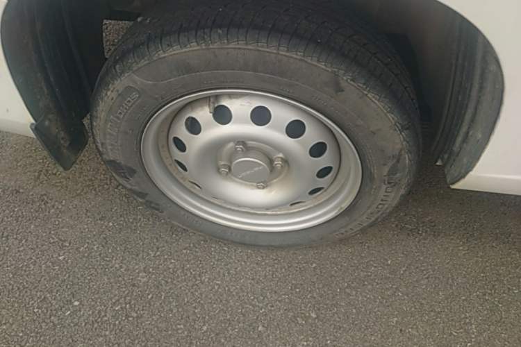 Used Dongfeng Fengon 380 2022 1.5L Standard Edition 7-Seater Passenger Vehicle Right Rear Wheel Hub