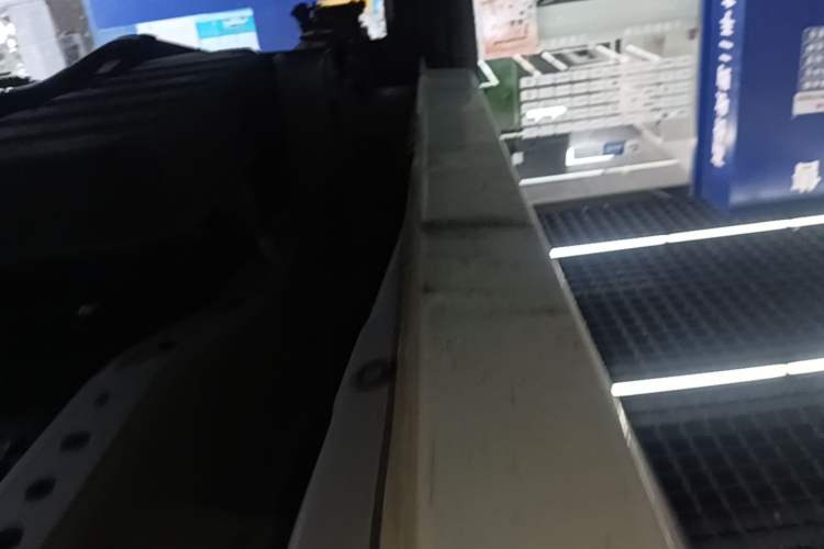 Used Dongfeng Fengon 380 2022 1.5L Standard Edition 7-Seater Passenger Vehicle Right Side Sill