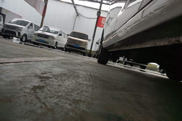Used Dongfeng Fengon 380 2022 1.5L Standard Edition 7-Seater Passenger Vehicle Right Side Sill