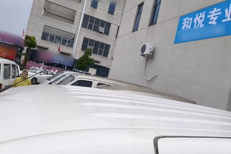 Used Dongfeng Fengon 380 2022 1.5L Comfort-Class Passenger Vehicle (Steel Spring) with 5 Seats Roof