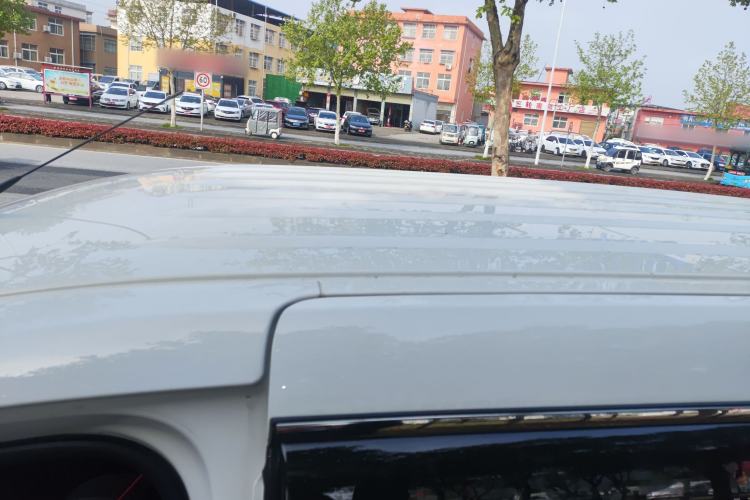 Used Dongfeng Fengon 380 2022 1.5L Standard Edition 7-Seater Passenger Vehicle Roof