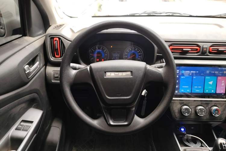 Used Dongfeng Fengon 380 2022 1.5L Luxury Edition Passenger Vehicle 5 Seats Steering Wheel