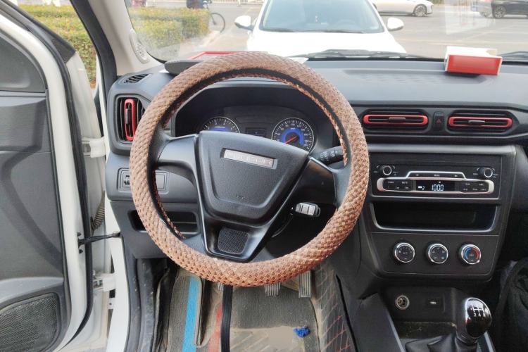 Used Dongfeng Fengon 380 2022 1.5L Standard Edition 7-Seater Passenger Vehicle Steering Wheel