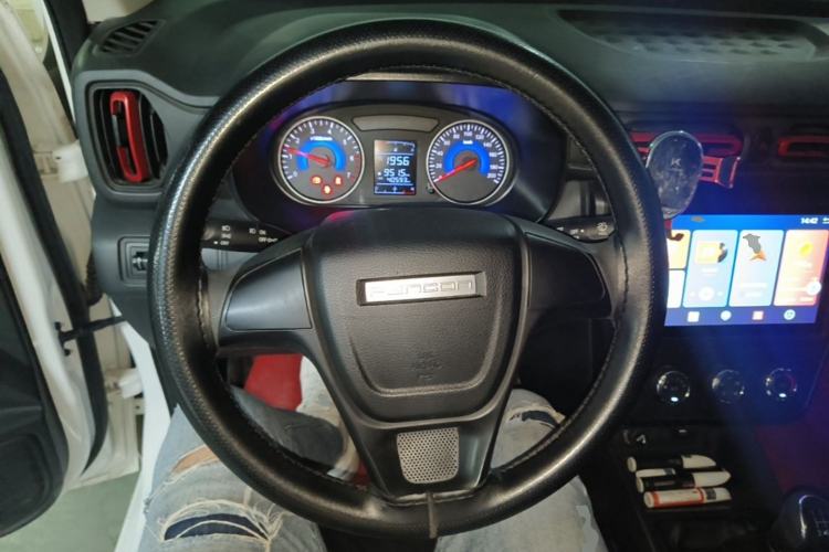 Used Dongfeng Fengon 380 2022 1.5L Comfort-Class Passenger Vehicle (Steel Spring) with 7 Seats Steering Wheel