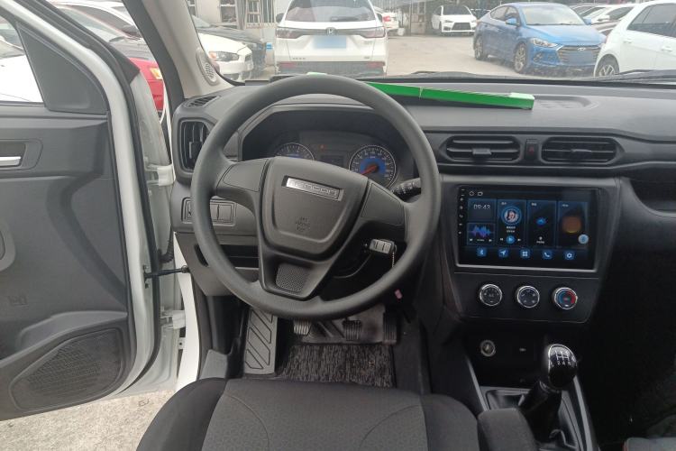 Used Dongfeng Fengon 380 2022 1.5L Comfort-Class Passenger Vehicle (Steel Spring) with 5 Seats Steering Wheel