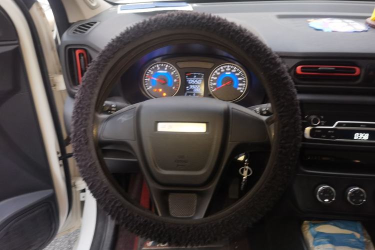 Used Dongfeng Fengon 380 2022 1.5L Comfort-Class Passenger Vehicle (Steel Spring) with 7 Seats Steering Wheel