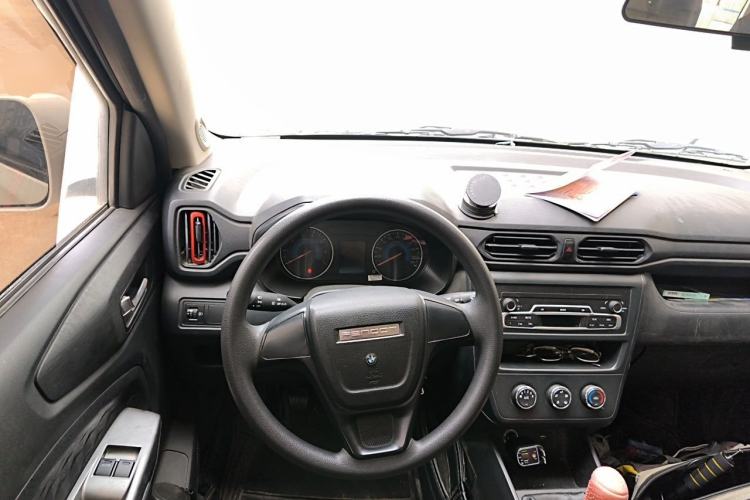 Used Dongfeng Fengon 380 2022 1.5L Comfort-Class Passenger Vehicle (Steel Spring) with 5 Seats Steering Wheel