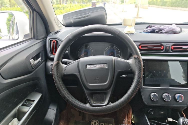 Used Dongfeng Fengon 380 2022 1.5L Comfort-Class Passenger Vehicle (Steel Spring) with 7 Seats Steering Wheel