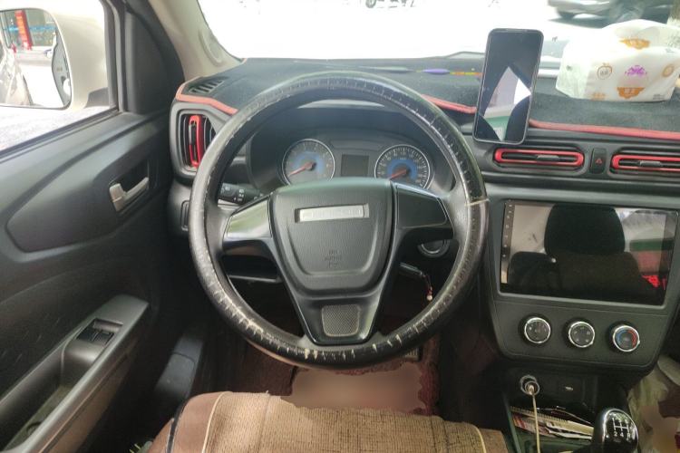 Used Dongfeng Fengon 380 2022 1.5L Comfort-Class Passenger Vehicle (Steel Spring) with 5 Seats Steering Wheel