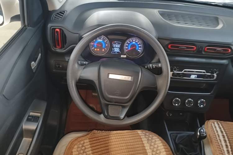 Used Dongfeng Fengon 380 2022 1.5L Comfort-Class Passenger Vehicle (Steel Spring) with 7 Seats Steering Wheel