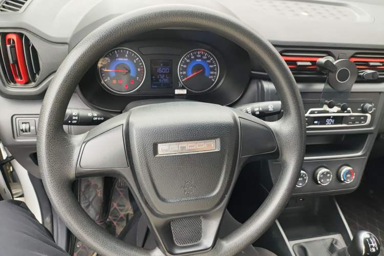Used Dongfeng Fengon 380 2022 1.5L Comfort-Class Passenger Vehicle (Steel Spring) with 7 Seats Steering Wheel