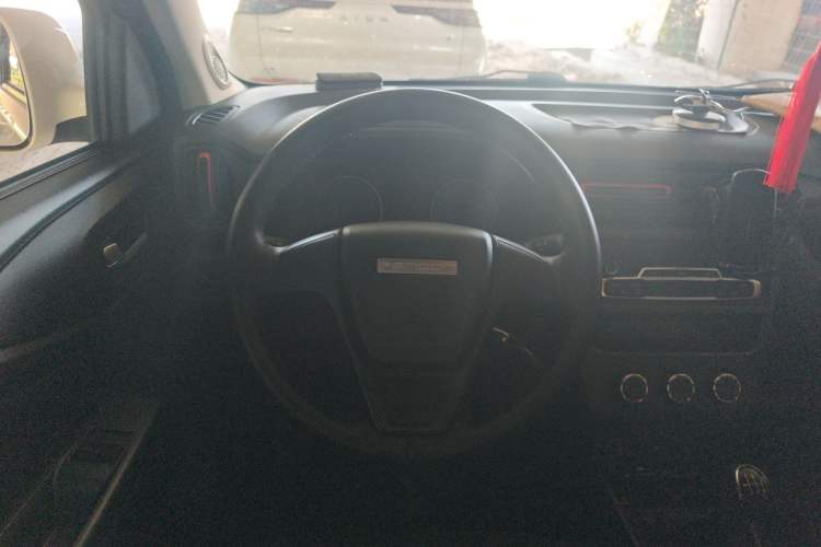 Used Dongfeng Fengon 380 2022 1.5L Comfort-Class Passenger Vehicle (Steel Spring) with 7 Seats Steering Wheel