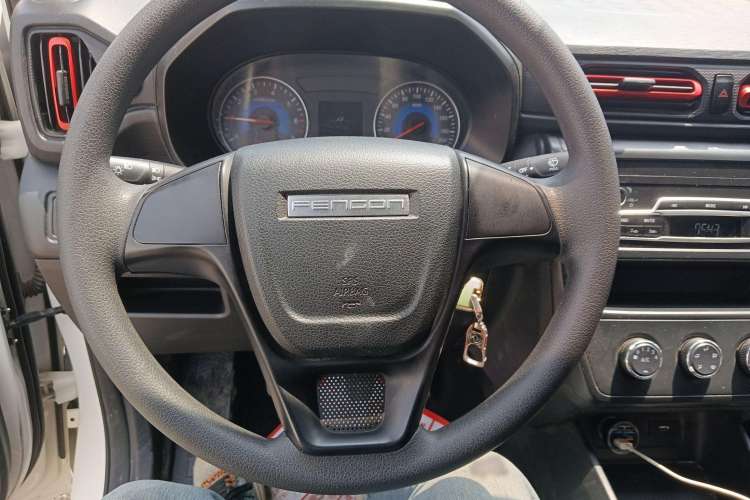 Used Dongfeng Fengon 380 2022 1.5L Comfort-Class Passenger Vehicle (Spiral Spring) – 7 Seats Steering Wheel