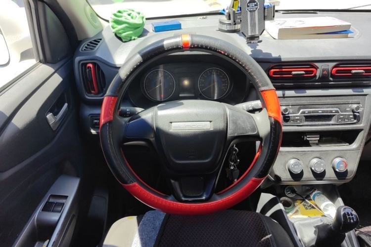 Used Dongfeng Fengon 380 2022 1.5L Comfort-Class Passenger Vehicle (Spiral Spring) – 5 Seats Steering Wheel