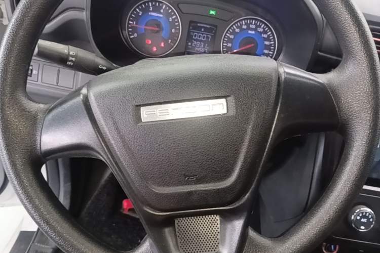 Used Dongfeng Fengon 380 2022 1.5L Standard Edition 7-Seater Passenger Vehicle Steering Wheel