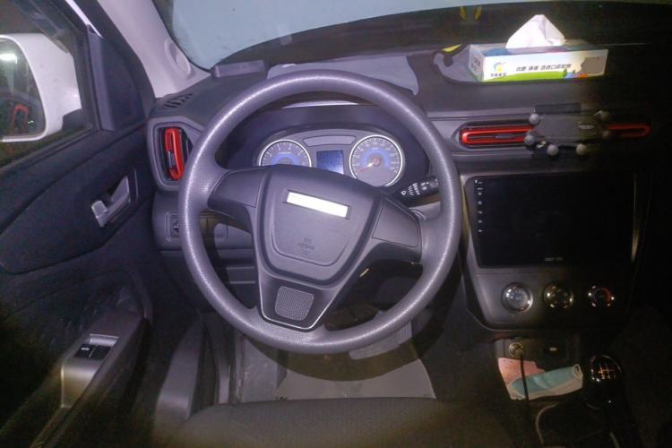 Used Dongfeng Fengon 380 2022 1.5L Comfort-Class Passenger Vehicle (Spiral Spring) – 7 Seats Steering Wheel