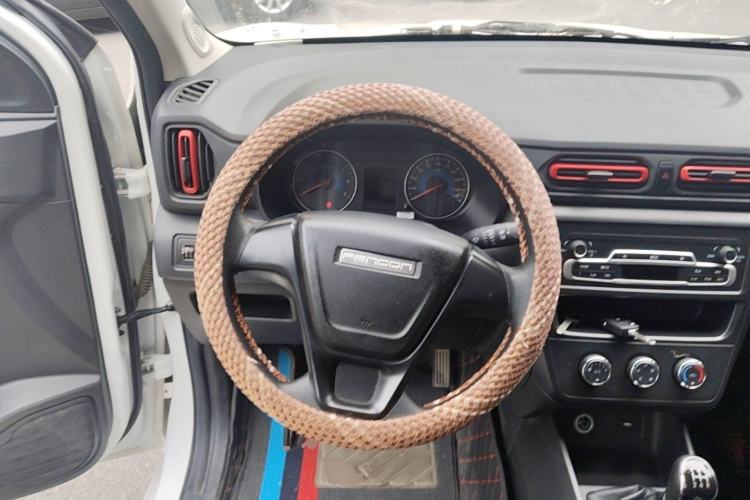 Used Dongfeng Fengon 380 2022 1.5L Standard Edition 7-Seater Passenger Vehicle Steering Wheel