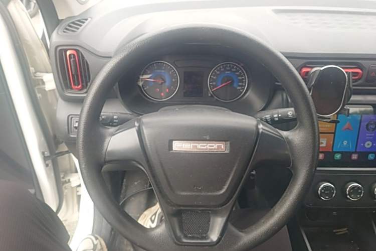 Used Dongfeng Fengon 380 2022 1.5L Standard Edition 7-Seater Passenger Vehicle Steering Wheel