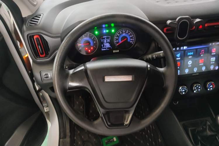 Used Dongfeng Fengon 380 2022 1.5L Standard Edition 7-Seater Passenger Vehicle Steering Wheel