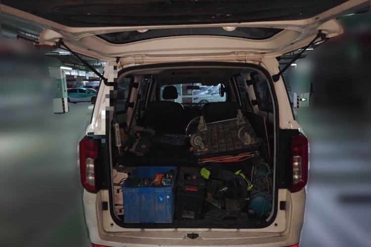 Used Dongfeng Fengon 380 2022 1.5L Comfort-Class Passenger Vehicle (Steel Spring) with 7 Seats Trunk