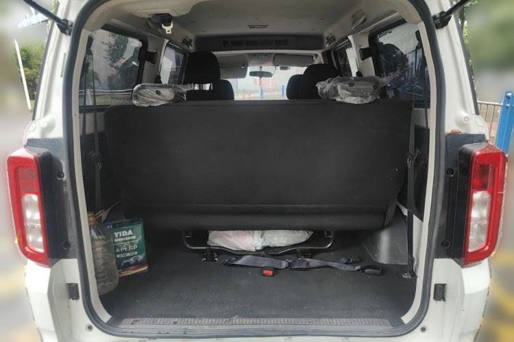 Used Dongfeng Fengon 380 2022 1.5L Comfort-Class Passenger Vehicle (Steel Spring) with 7 Seats Trunk